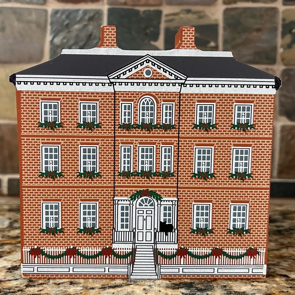 Cat's Meow Village- Chase  Lloyd  House, 1994- Christmas